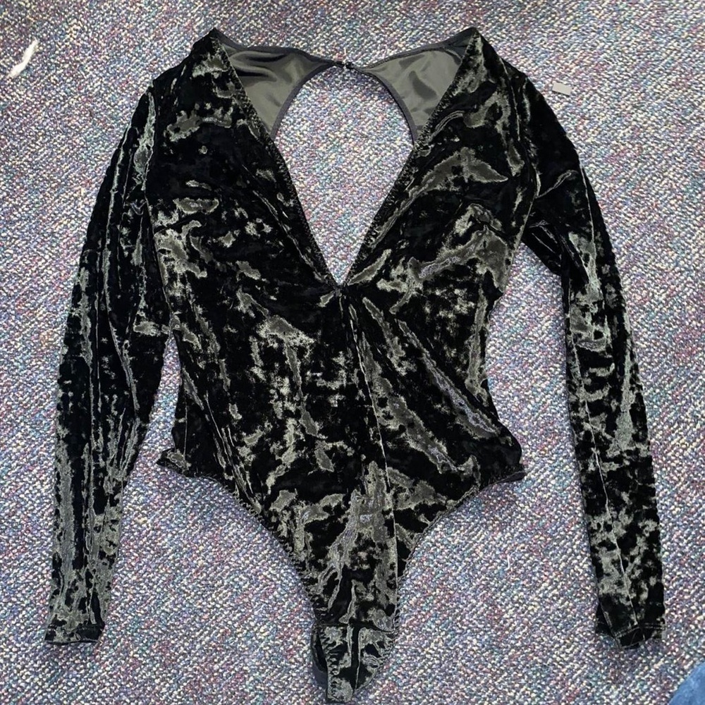 victoria’s secret black velvet bodysuit long sleeve